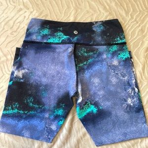 Lululemon Wunder Under Crops Size 6